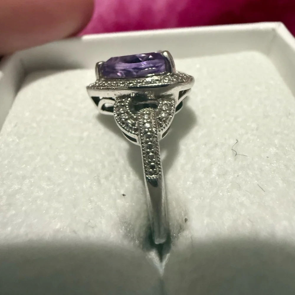 Heart-shaped amethyst ring
